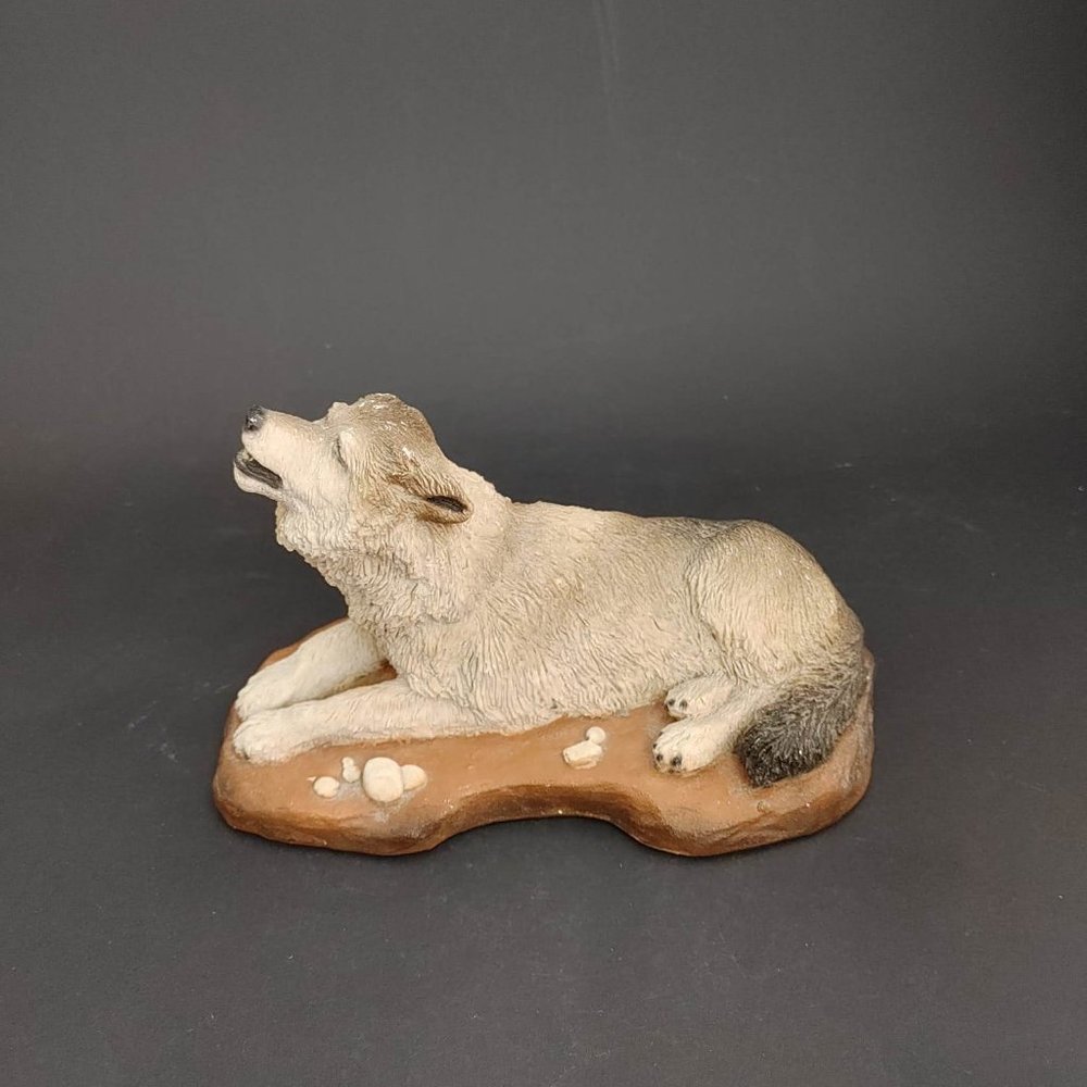 Vintage Living Stone Wolf Figurine "Lady of the Pack" 1993 Howling 7" X 4"